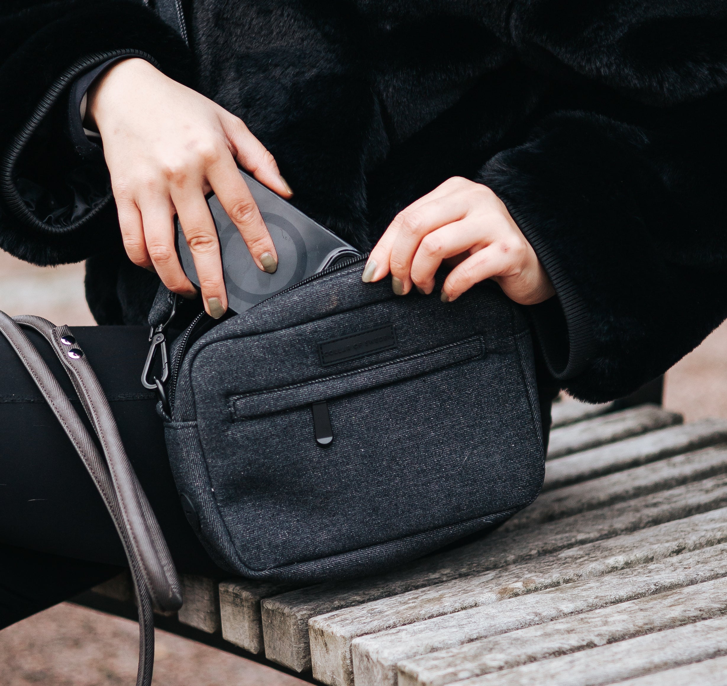 black-denim-bag-enviroment.jpg