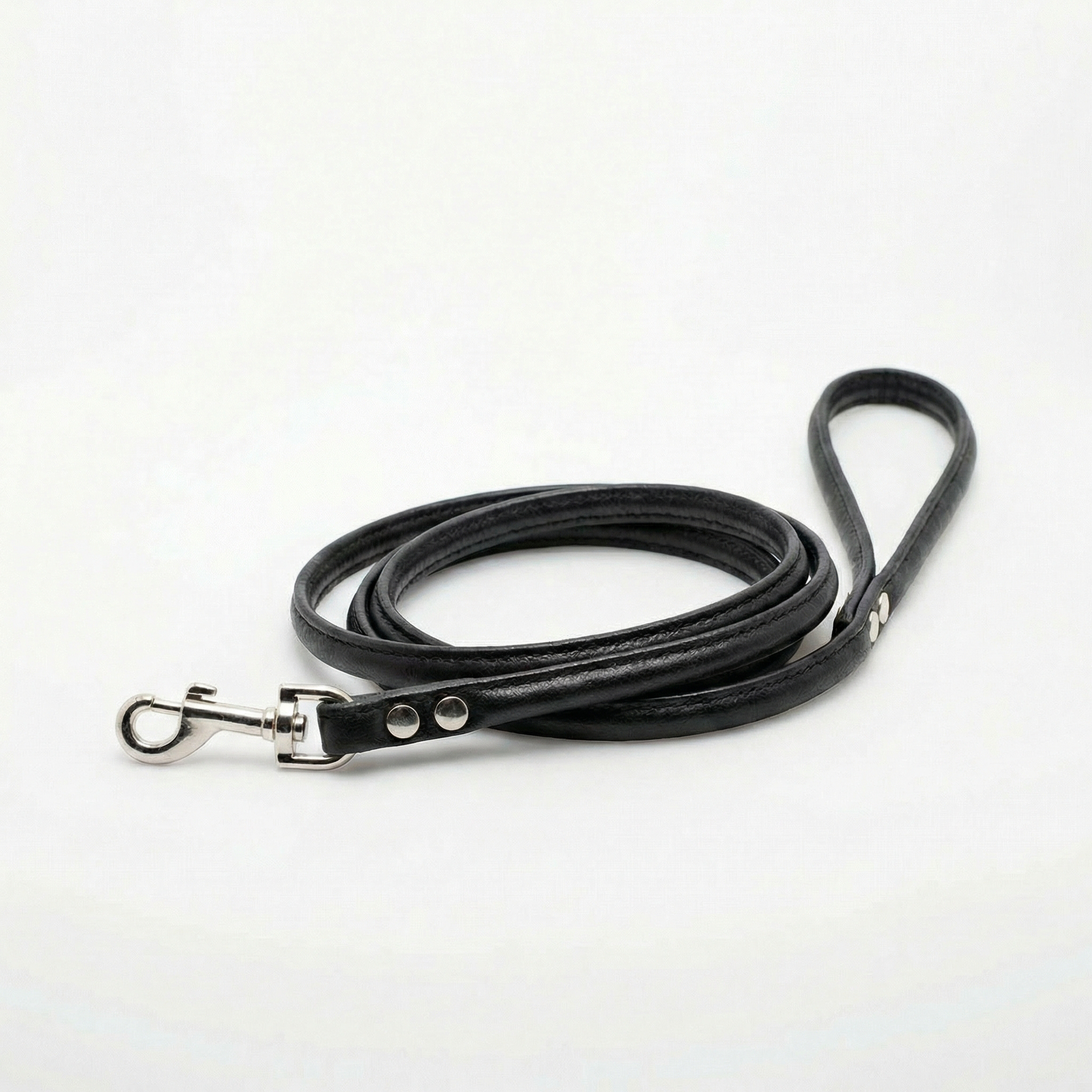 black-dog-lead-medium-silver.png