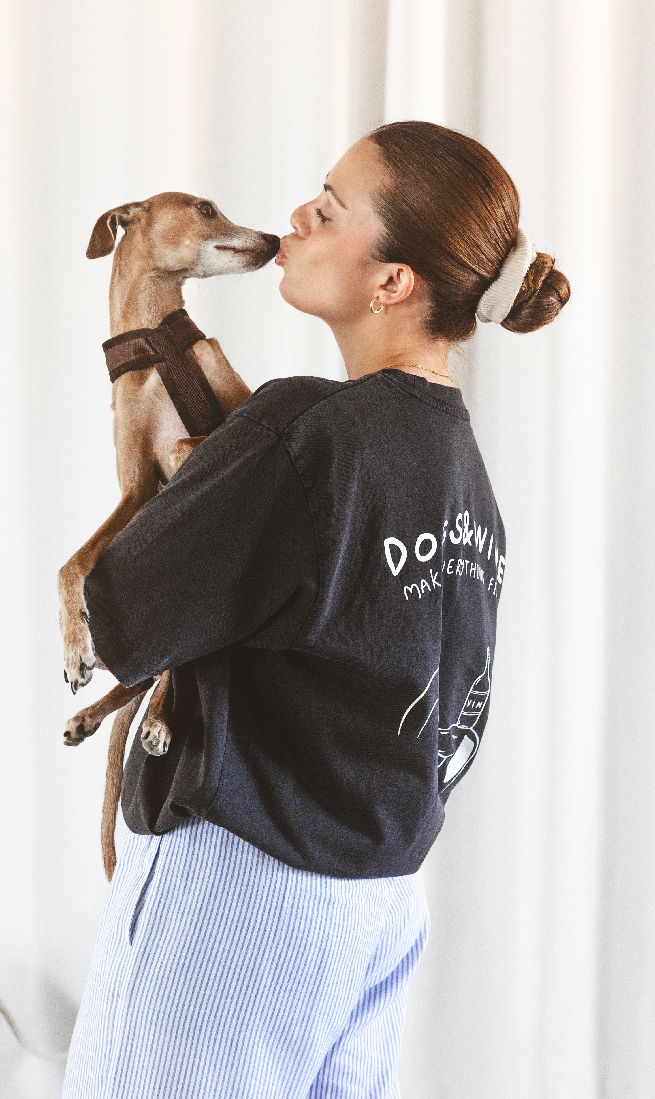 Vintage Black T-shirt Dogs Wine Make Everything Fine – Collar